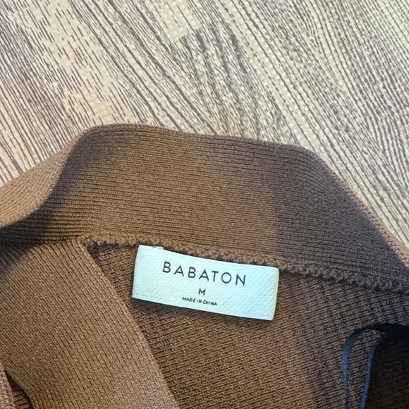 BABATON BROWN CROSSNECK TOP SIZE MEDIUM - Picture 2 of 3